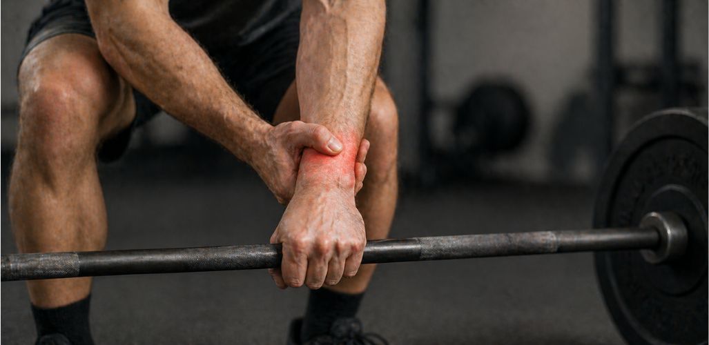 Barbell Wrist Pain: Causes, Fixes & How to Lift Without Wrist Pain